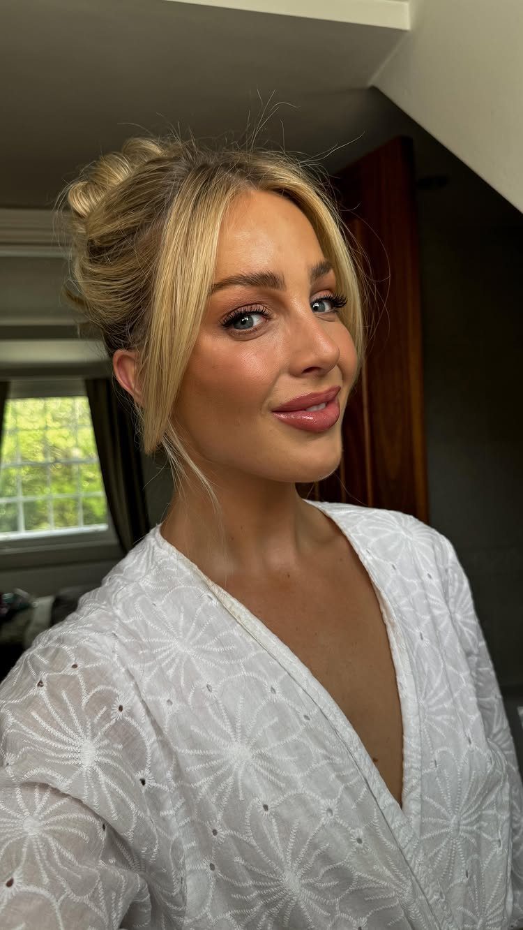 Blonde woman wearing a relaxed messy bun with loose face-framing strands